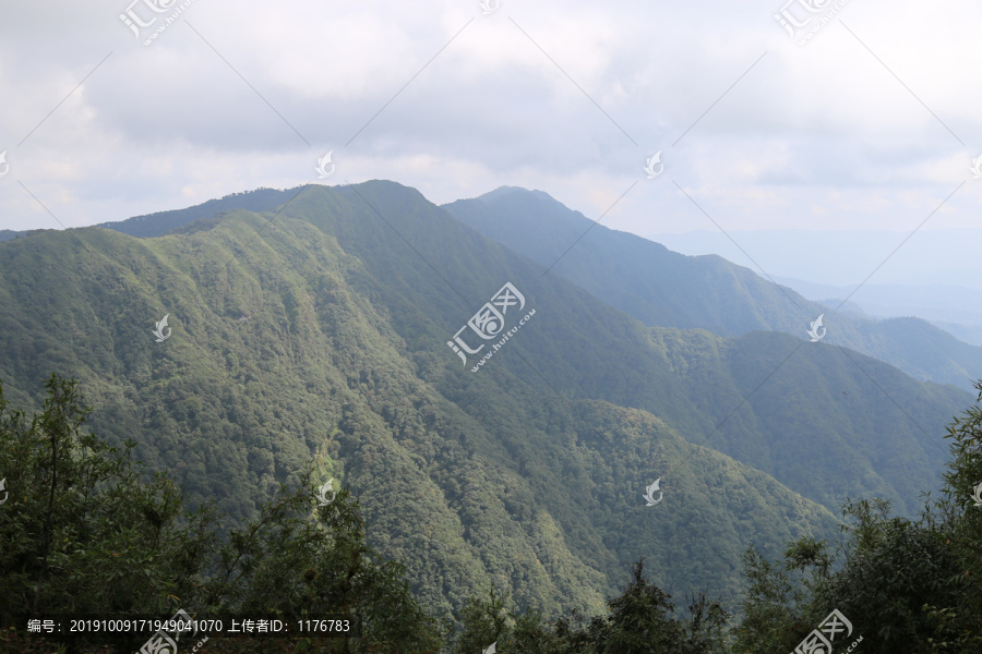 巍峨的大山