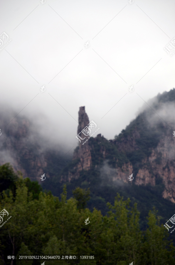 雨后太行云雾缭绕