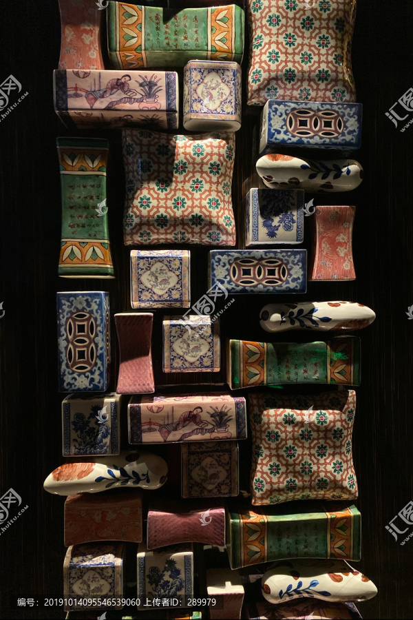 中国风陶瓷枕装饰墙