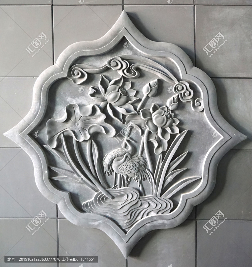 荷花仙鹤砖墙雕塑