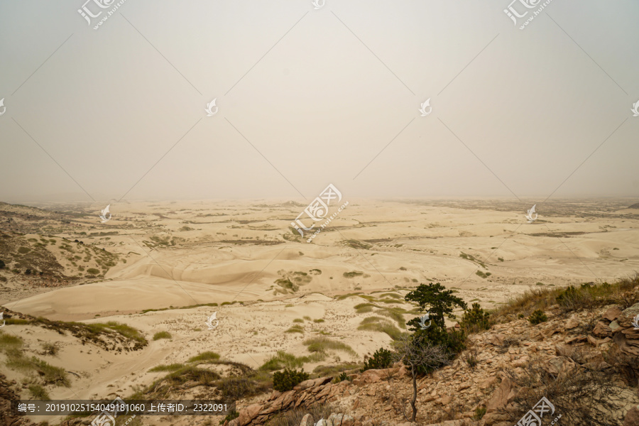 沙漠岩石荒芜戈壁