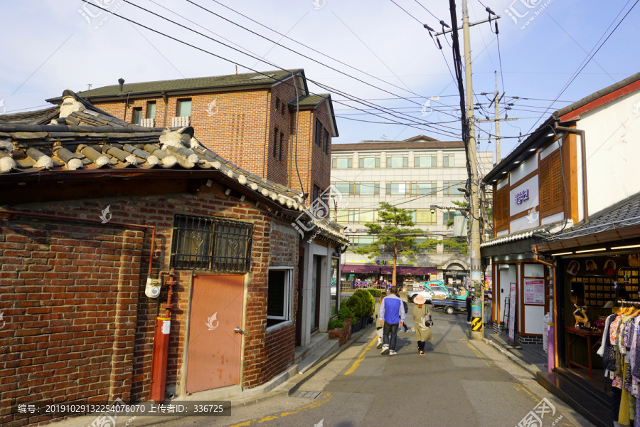 韩国北村韩屋村的街道街景