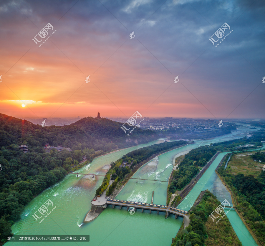 都江堰日出全景图