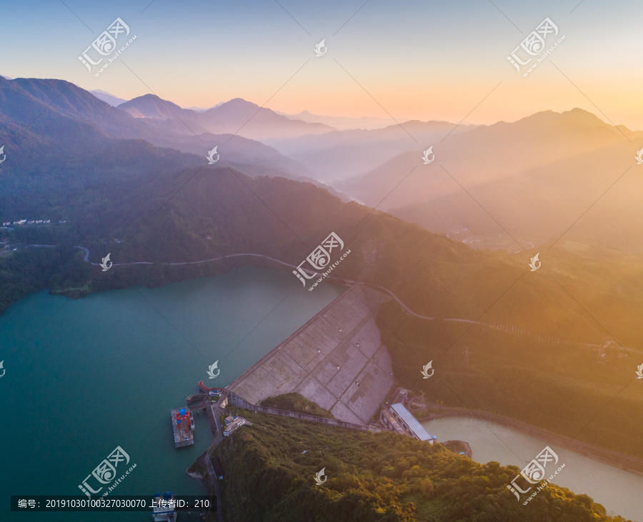 都江堰紫坪铺大坝日出