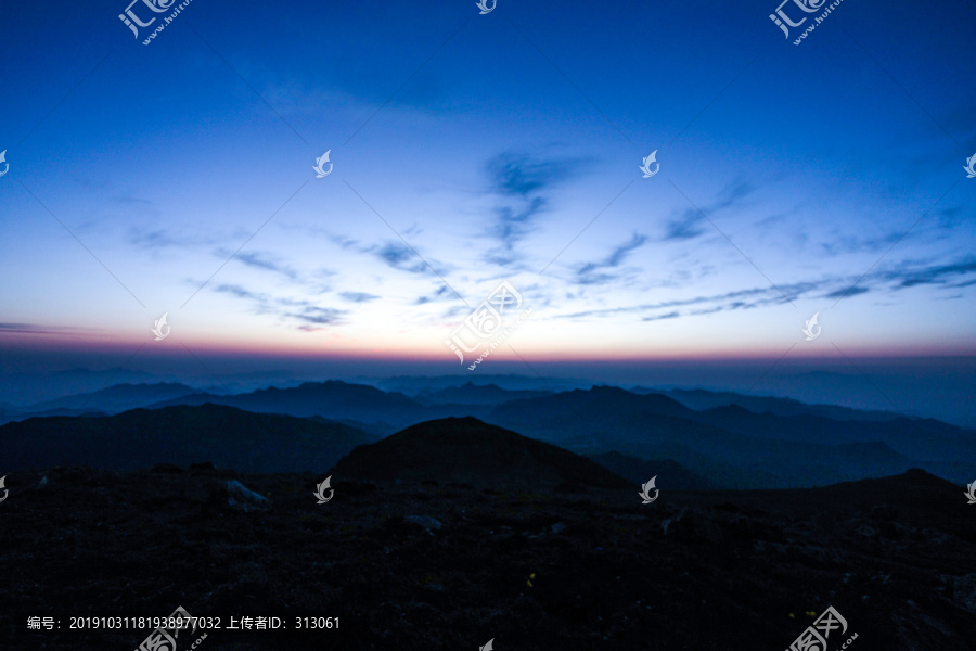 高山晨曦