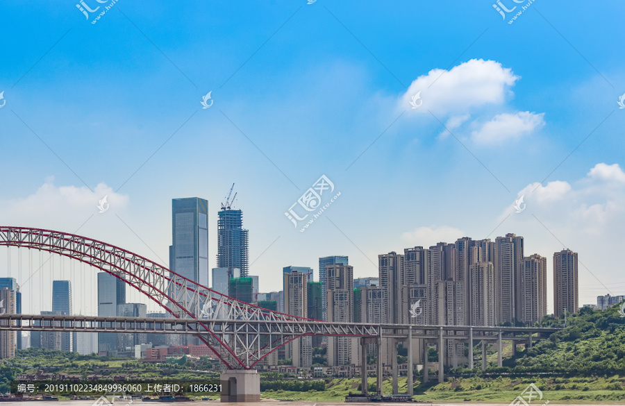 朝天门大桥和重庆江北嘴金融中心