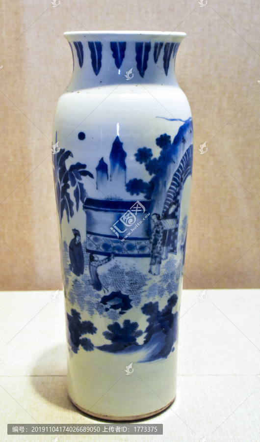 明代青花瓷人物纹象腿瓶