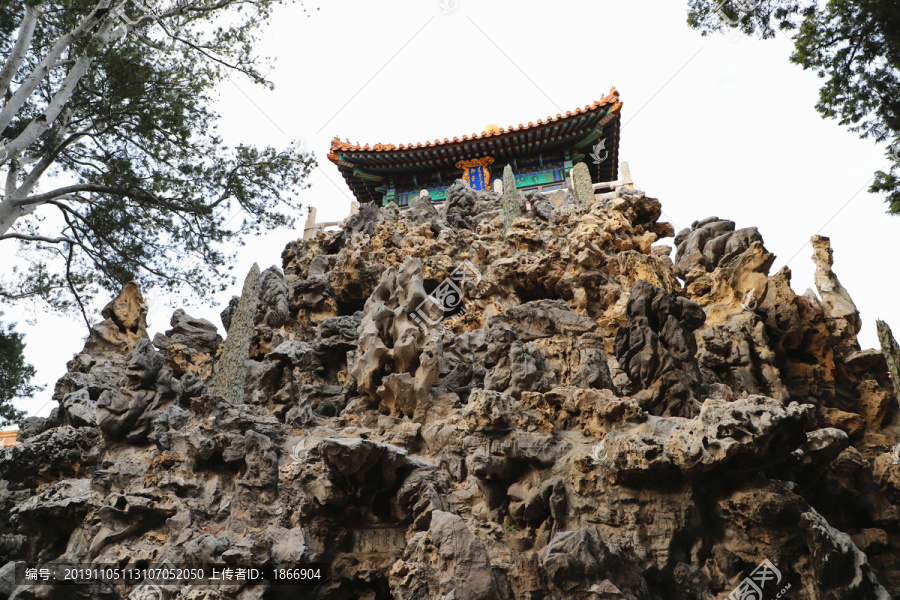 故宫御花园堆秀山