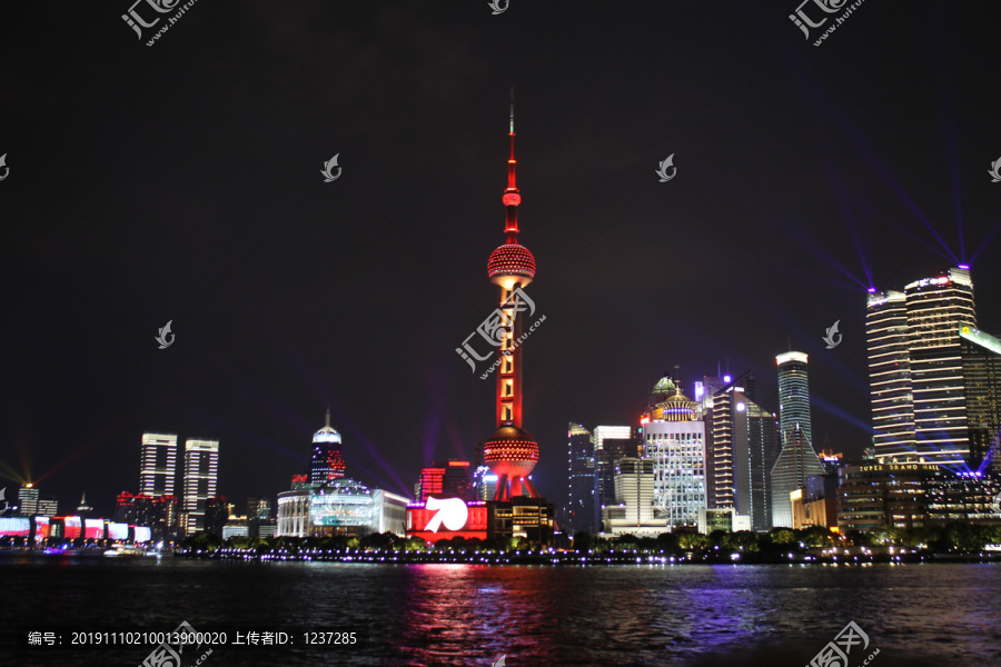 70周年国庆上海外滩夜景