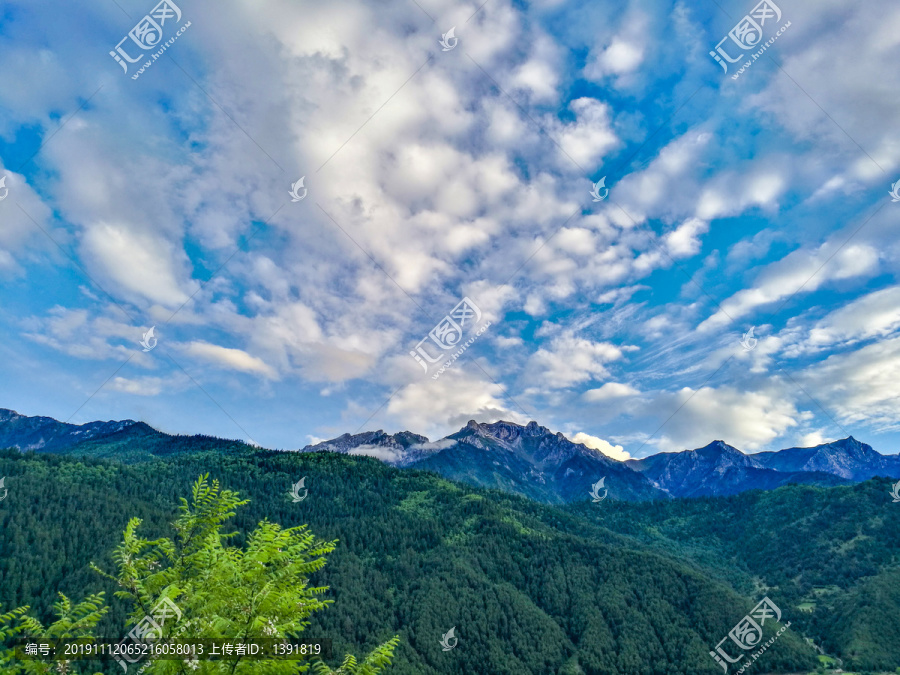 甘南迭部虎头山风光