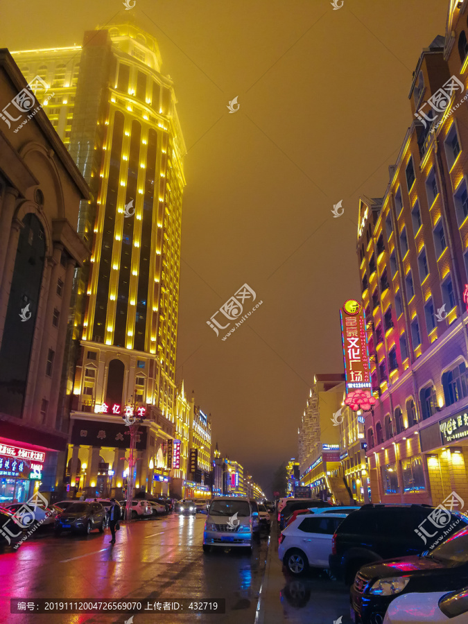 下雨的满洲里夜景