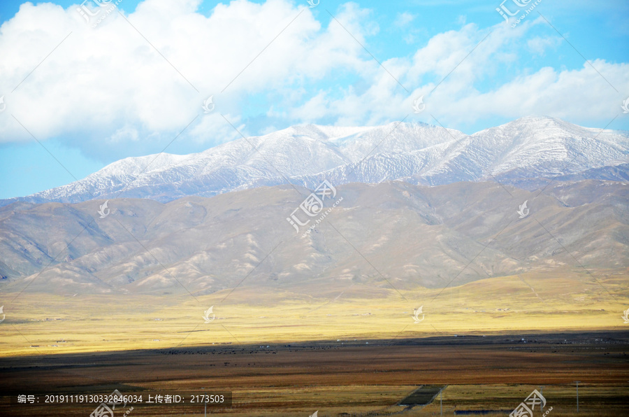 青藏公路边雪山