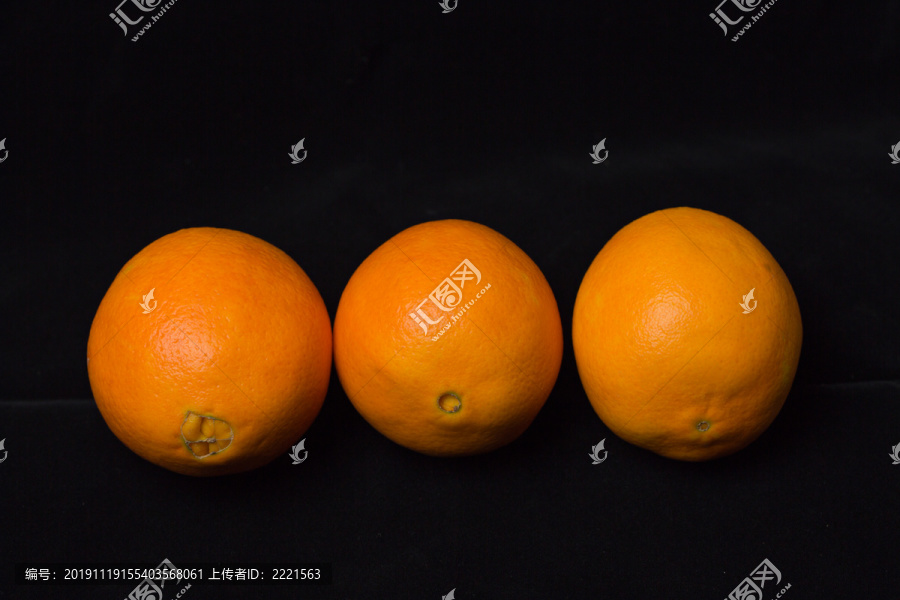 橙子从黑色背景隔离出来
