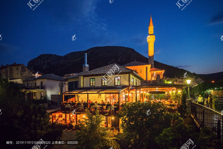 波黑莫斯塔尔清真寺餐厅夜色