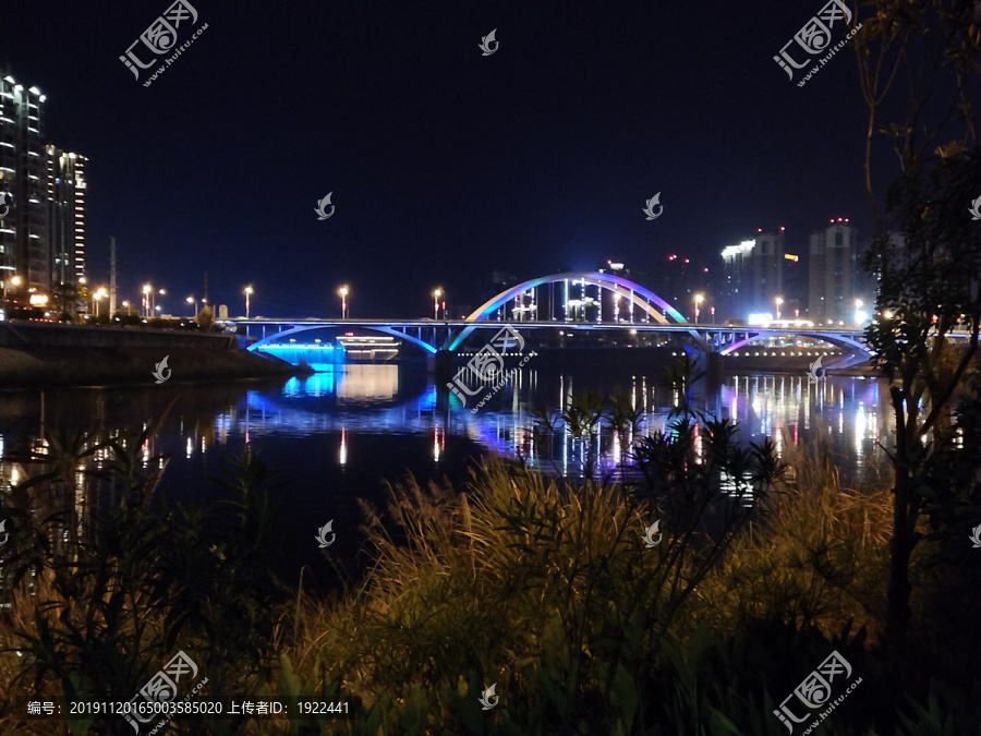 张家界南庄坪月亮湾大桥夜景