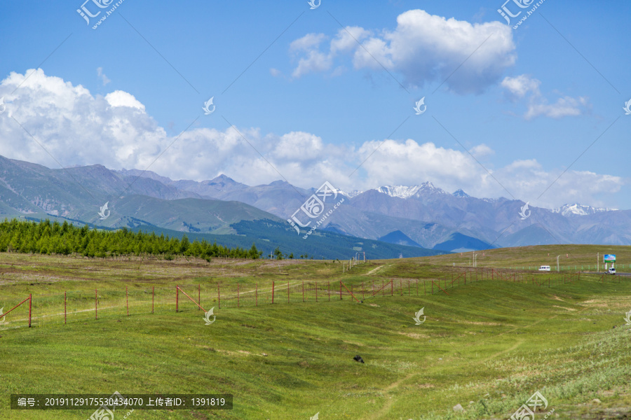 新疆哈密东天山风光