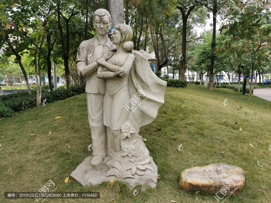 夫妻雕像