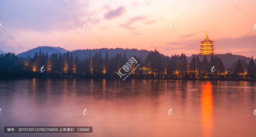 西湖雷峰塔夜景