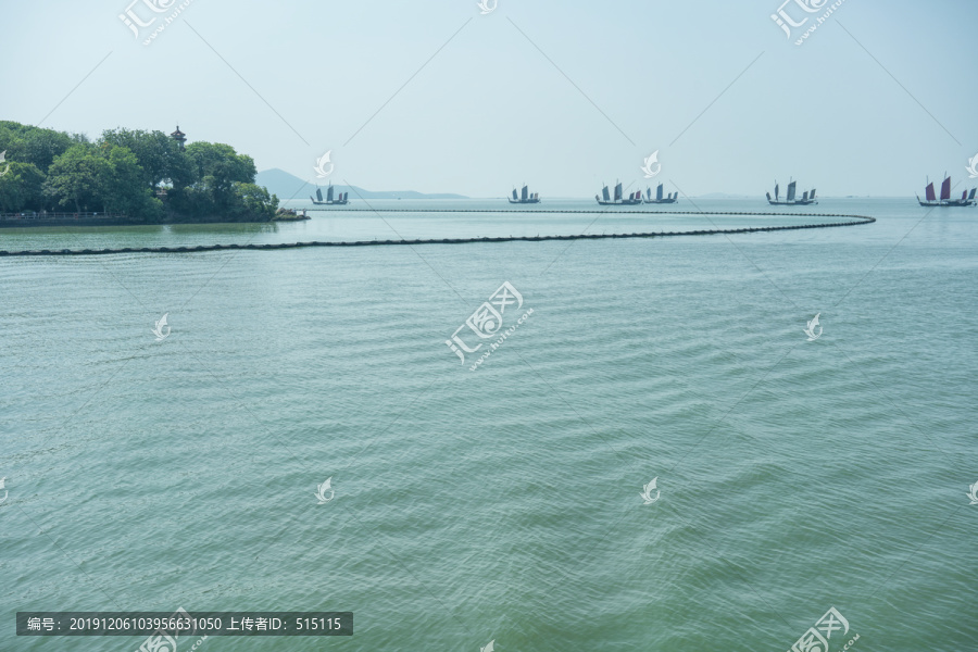无锡鼋头渚太湖风光与帆船远景