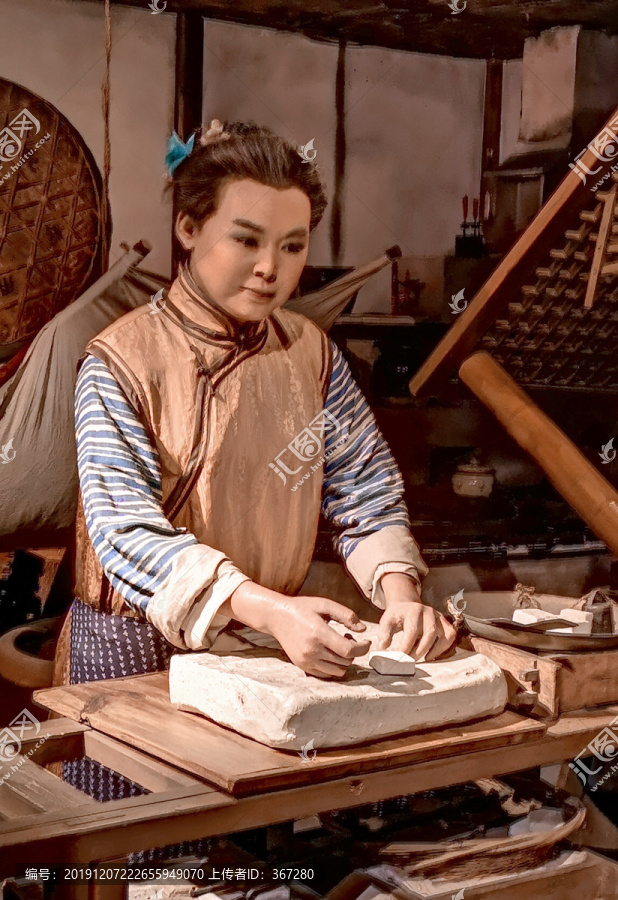 老上海豆腐作坊老板娘蜡像
