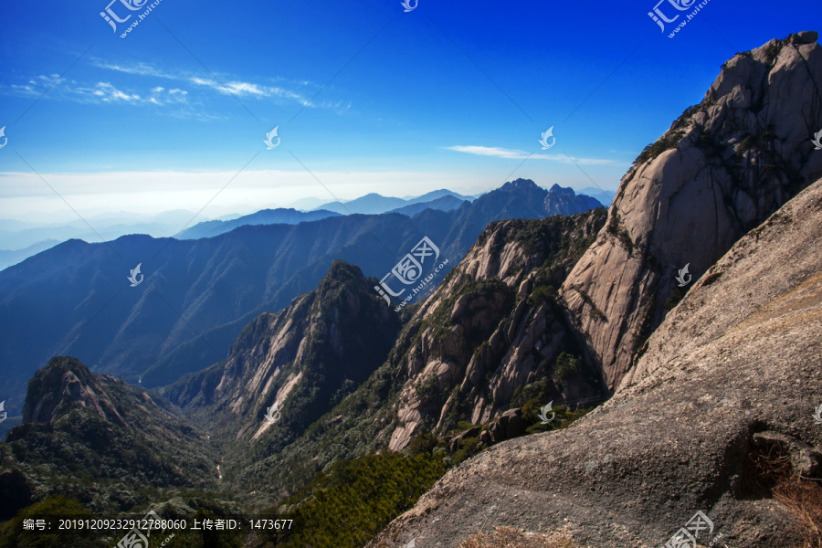 蓝色群山