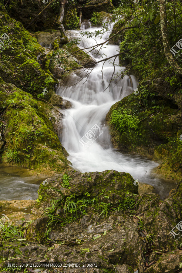 山涧溪流