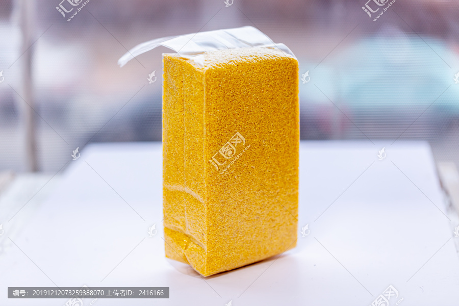 带包装的黄小米