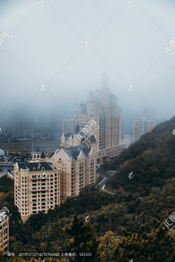 大连星海广场欧式城堡酒店平流雾