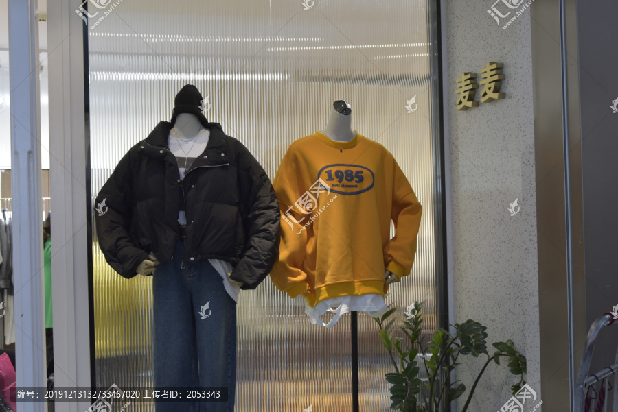 女裝店櫥窗