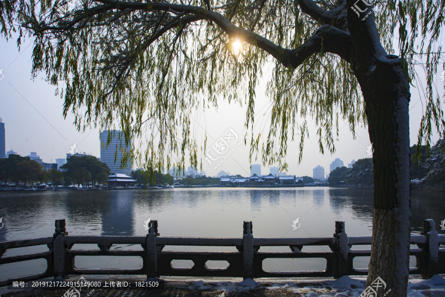 月湖雪景