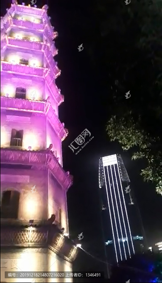 文塔公园与现代建筑夜色流涟