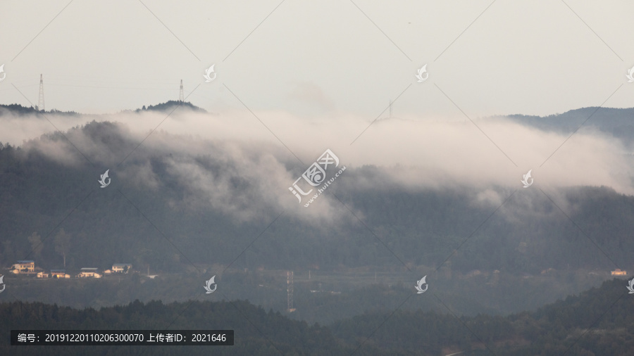 雾色山峦素材