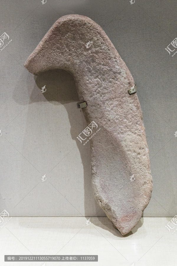 沙特阿拉伯石雕动物头颈