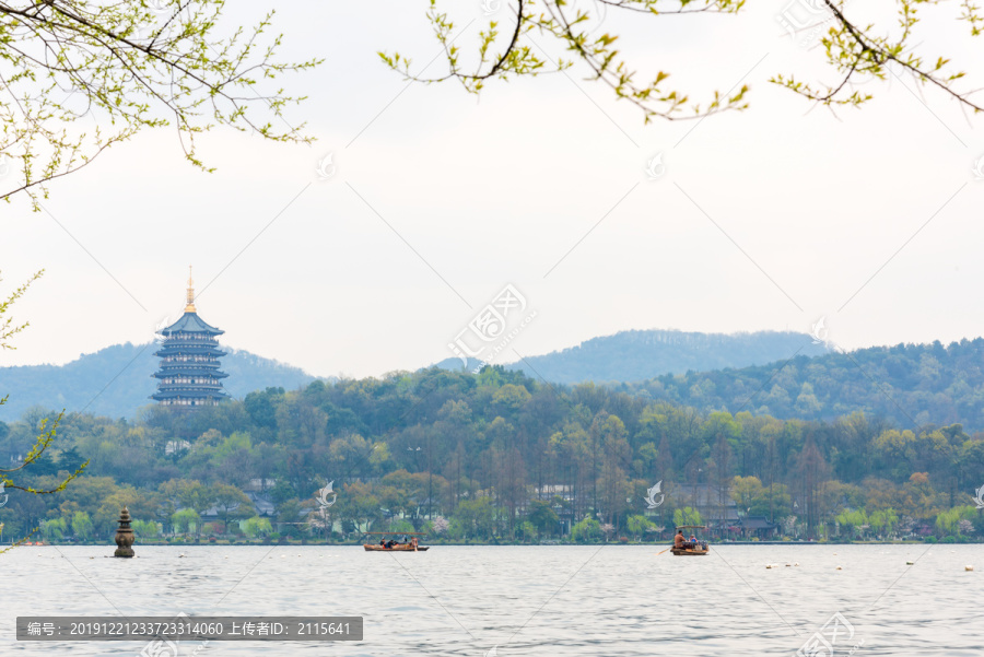 杭州西湖景区雷峰塔与三潭印月