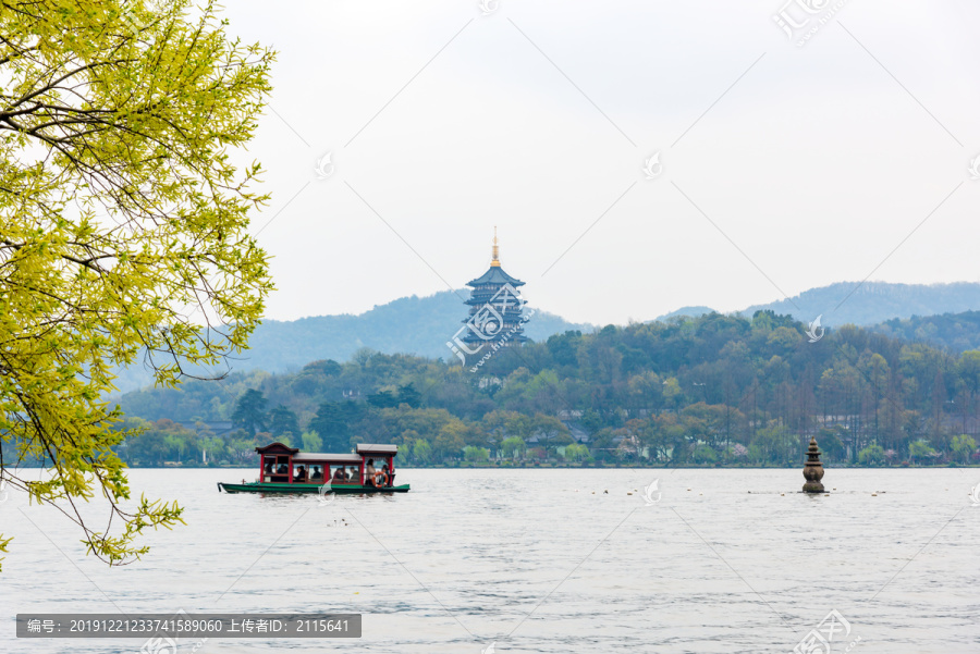 杭州西湖景区雷峰塔与三潭印月