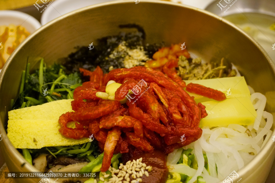 韩国料理牛肉拌饭套餐