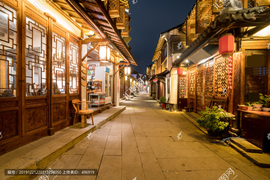 周庄古镇街道夜景