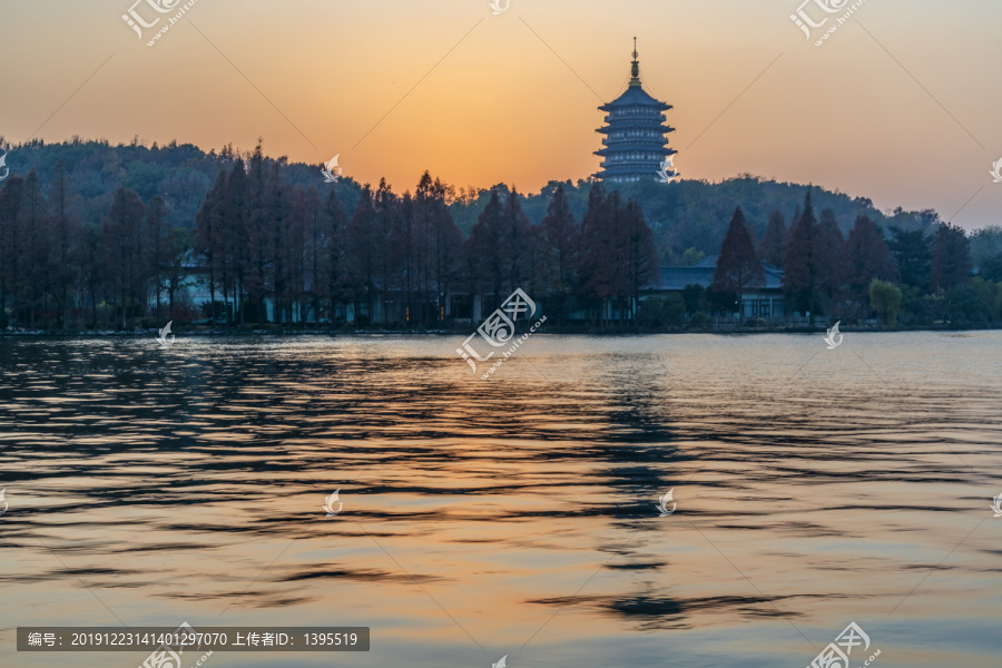 杭州西湖雷锋塔夜景