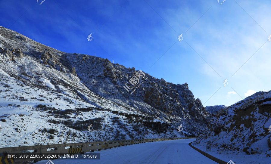 青藏高原雪山