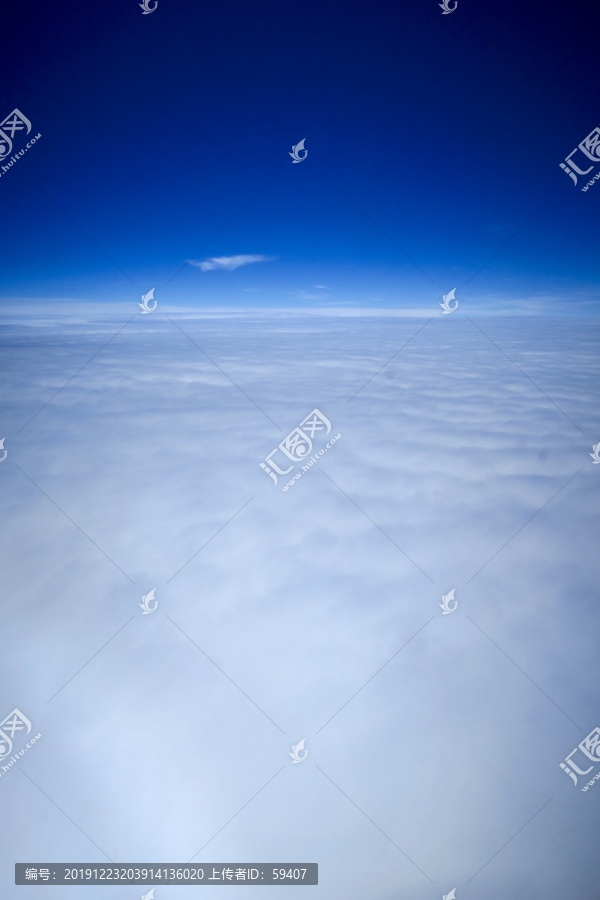 空中俯视云层