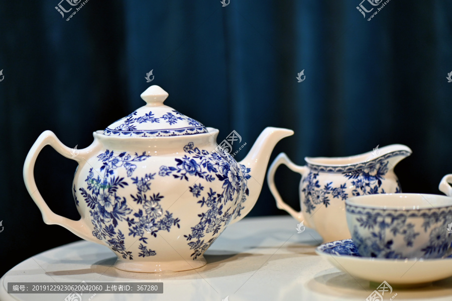 青花陶瓷茶壶
