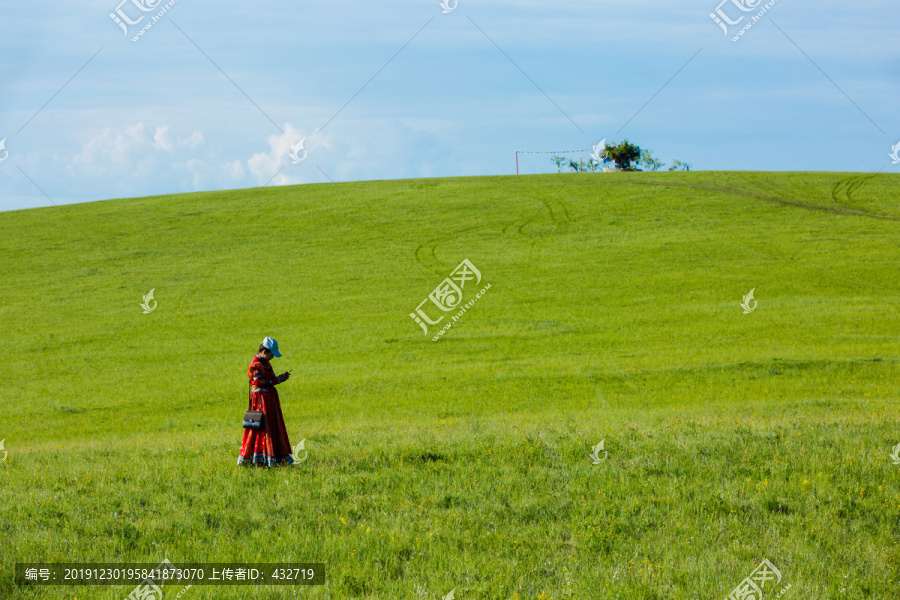 草原蒙古族女性服饰