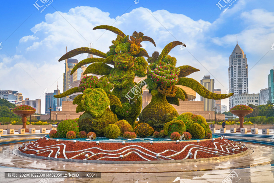上海人民广场巨型绿雕