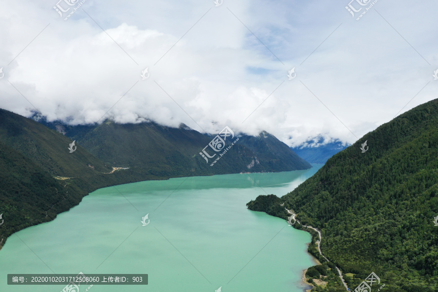 雪山圣湖