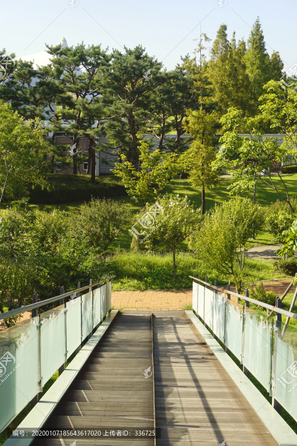 韩国水原市城市公园及人行天桥