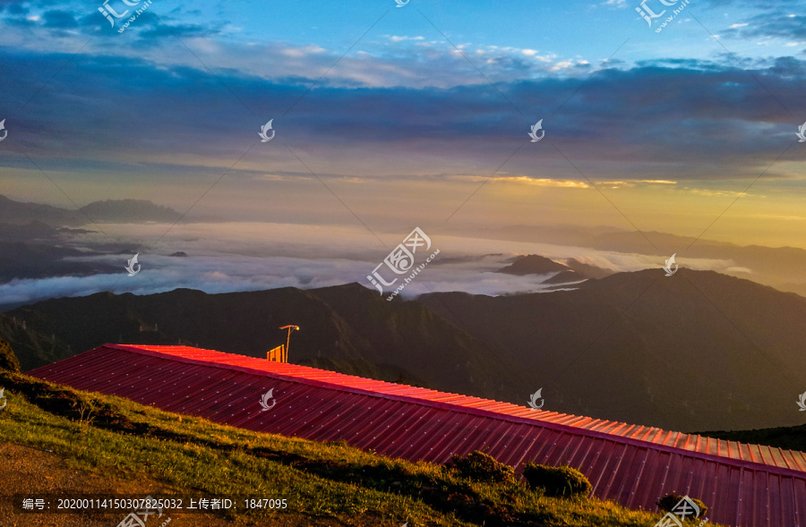 夕阳山景