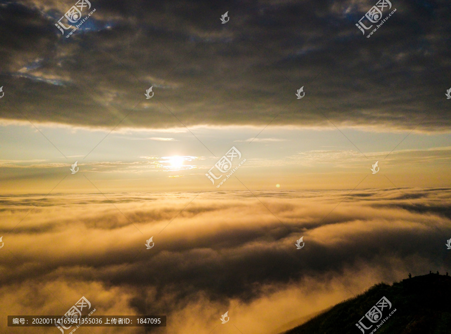 夕阳高山