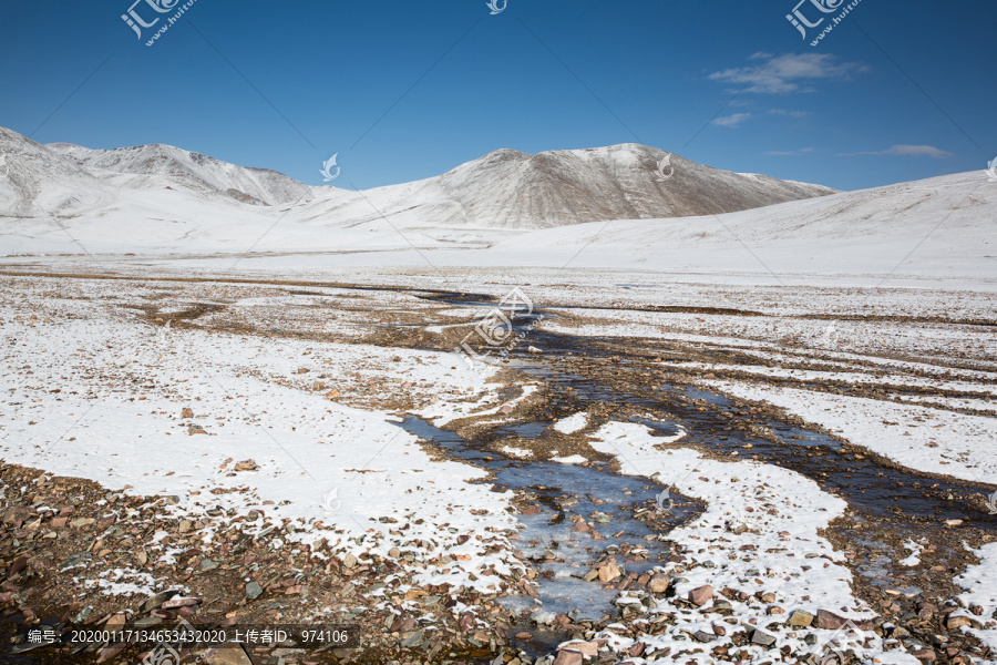 中国青海高原的雪山风光