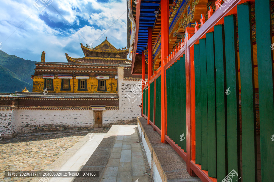 青海藏传佛教寺庙和旅游风光