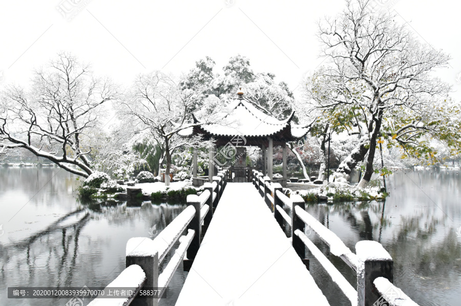杭州西湖三潭映月雪景